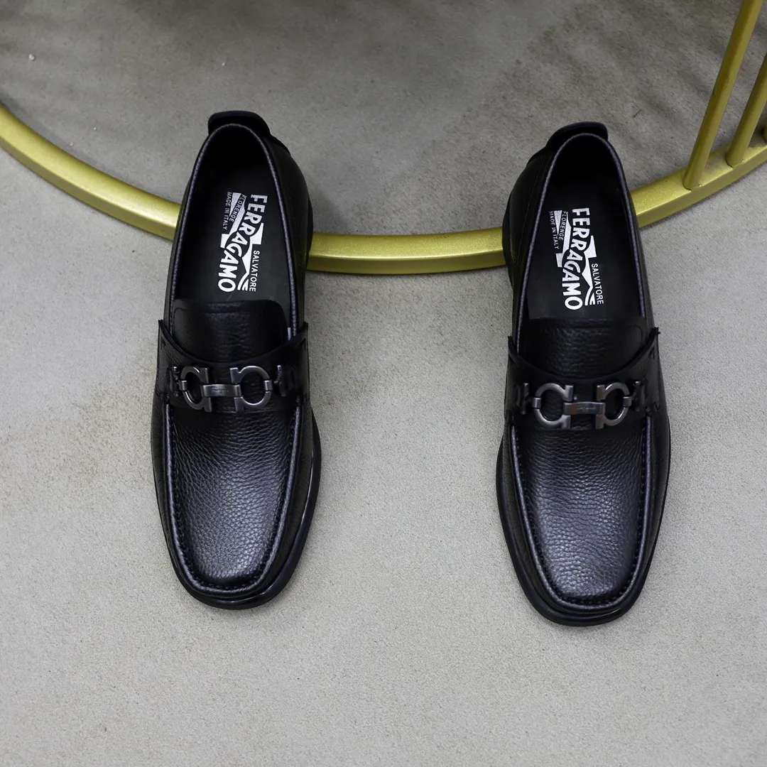 Men's shoes: 270🙅‍♂️🙅‍♂️🙅‍♂️Niuli Brand: Ferragamo Standard code: Men's code 38/44 (45 customized) Grade: Same as the official website Material: Original imported cowhide leather lining Original wear-resistant lightweight outsole Style category: Men's casual slip-on shoes Distinguished luxury brand elements top luxury Color: Actual picture color